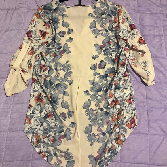 Floral Top by BCBGMAXAZRIA - Picture 2 of 4